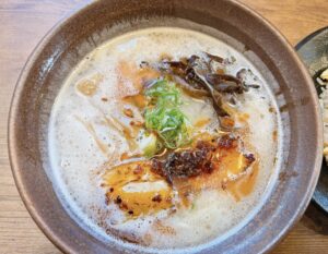 岡山市東区【麺屋 ぐち】開店2日目の初ランチは「平日激特メニュー」から濃厚豚鶏白湯に旨炒飯セット