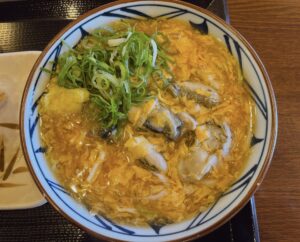 岡山市東区【丸亀製麺 東平島店】ランチタイムは冬限定の「牡蠣たまあんかけ」!体の芯からあったまる~