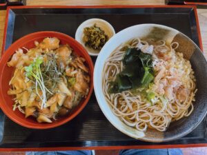 岡山市東区【山や 一休庵】ぶっかけそばと鶏ハラミ丼のセットで869円!コスパいいランチで満腹&体もホカホカ