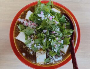 赤磐市【味噌ら~めん ひばり】熱々のスープが溢れ出る麻婆麺!寒い時にこそ食べたい心身温まるランチタイム!