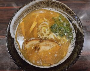 岡山市北区【麺や 心楽(こらく)】濃厚煮干しそばの絶品スープと平打ち麺の相性抜群!マジで美味い!
