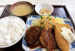 岡山市南区市場【食堂 備前】アジフライとミンチカツで時間差ランチ!海鮮丼は11時30分から!