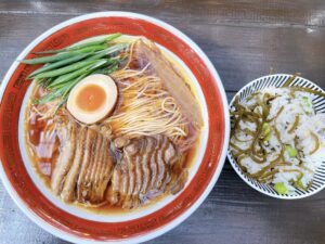 岡山市北区【らぁ麺 ブギー】笠岡ラーメンが美味い!スープに麺そして煮鶏チャーシューも最高!