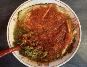 岡山市中区【尾道ラーメン 燈(AKARI) 高島店】「うらじゃラーメン」と「チャーシュー丼」のランチセットに大満足!