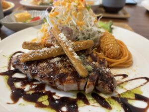 倉敷市【洋食や ジョー】肉汁溢れるハンバーグにプリップリのエビカツとエビフライ!チキン南蛮とポークカツも美味い!