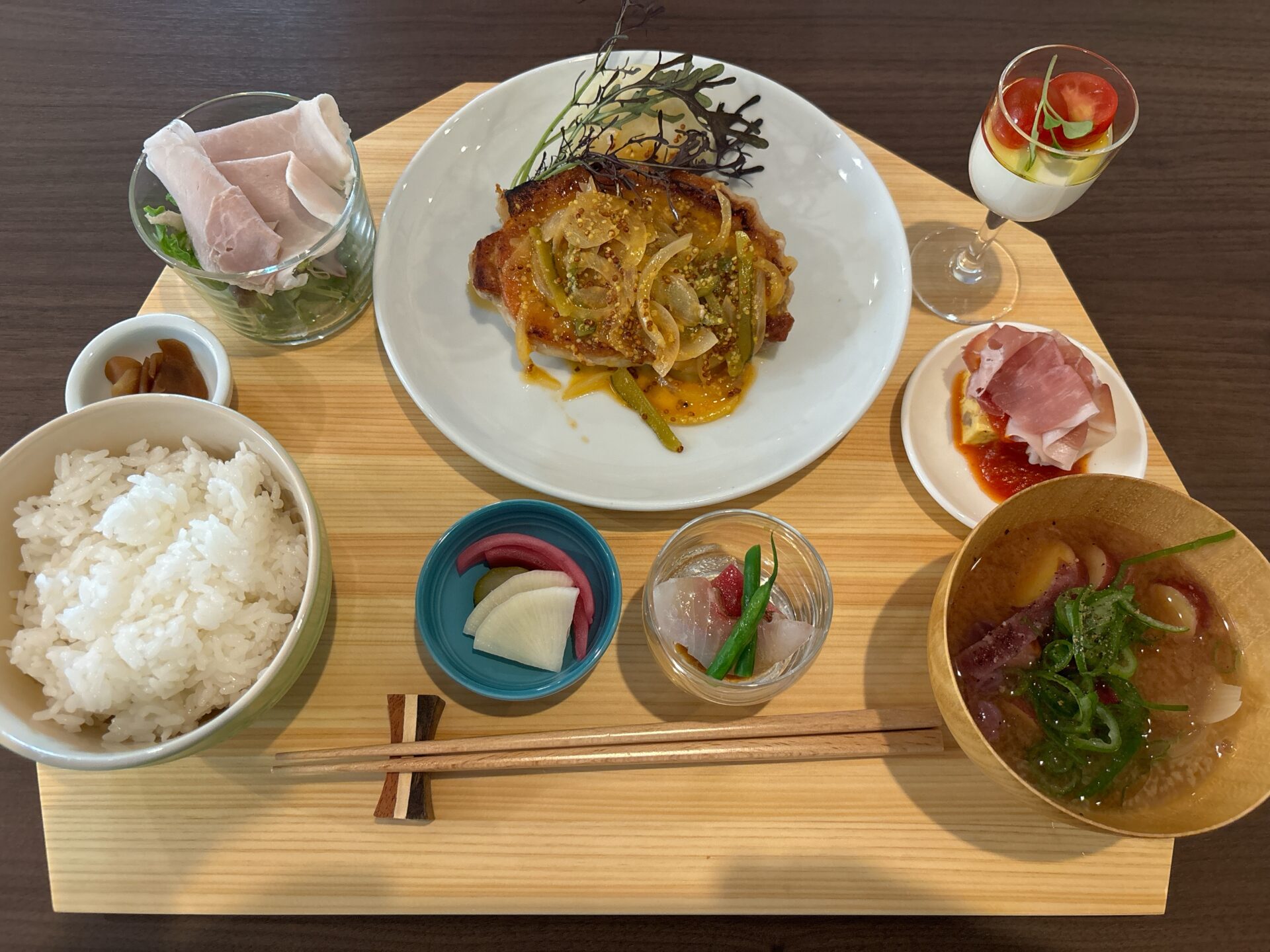 岡山市南区【ナミキチョウ カンティーヌ】ランチは晴れの国のフレンチ食堂！予約がおススメの人気店！