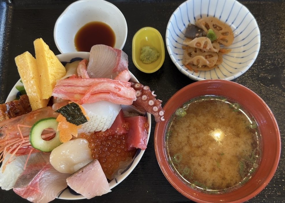 岡山市中区【丼や(どんや)】ランチで頂く豪華海鮮丼！旧店名「不滅のがっつりや」は不滅だった！