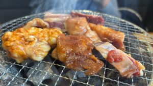 【肉のサトウ商店 赤磐店】焼肉ランチで炊きたて石釜ごはんが朝10時から!たまごと海苔とキムチ付!
