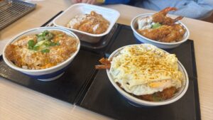 【かつや 東岡山店】ランチは「2個たまハムエッグカツ丼」!期間限定で今週はチキンカツとエビフライと・・