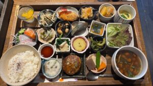 【赤穂野菜と地魚の店 五月(メイ)】木箱ランチの小鉢の多さと美味しさに脱帽!予約がおススメの超人気店!