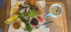 東岡山駅近く【toto(とと)】野菜たっぷりでコスパいいモーニングが大人気!ランチや居酒屋にも行きたい!