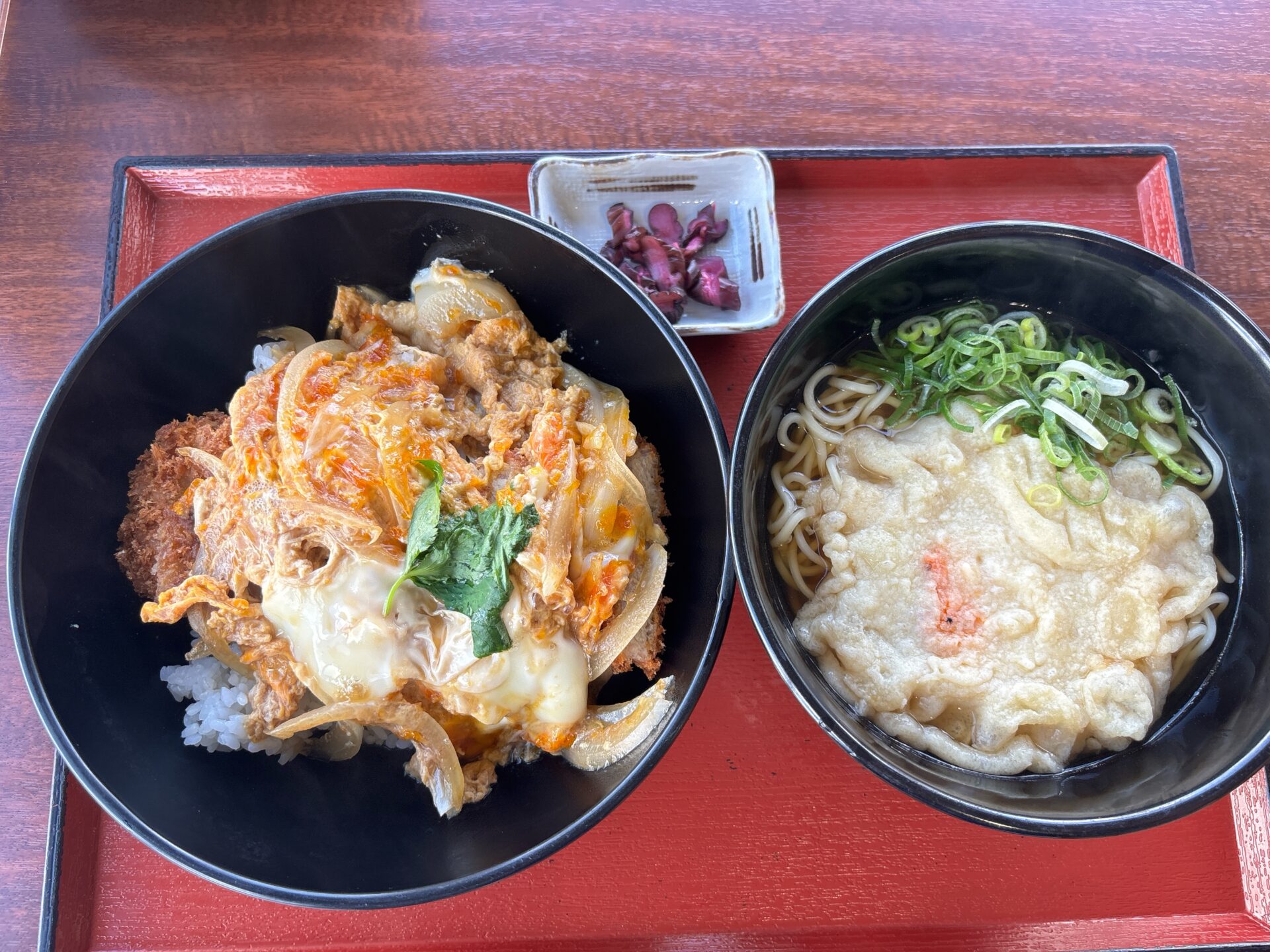 兵庫県【マネキダイニング 市川SA北行き店】かつ丼&えきそばセットでモーニングランチ!