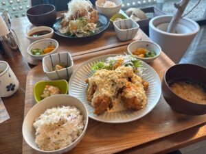 西大寺グランドホテル【カフェ 夢見亭】ランチでチキン南蛮定食と油淋鶏定食をガッツリ!珈琲もオススメ!