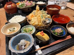 京丹後市【守源旅館 和風レストランBlue】ランチメニューが進化！？刺身定食と天ぷら盛り合わせがスゴイ！