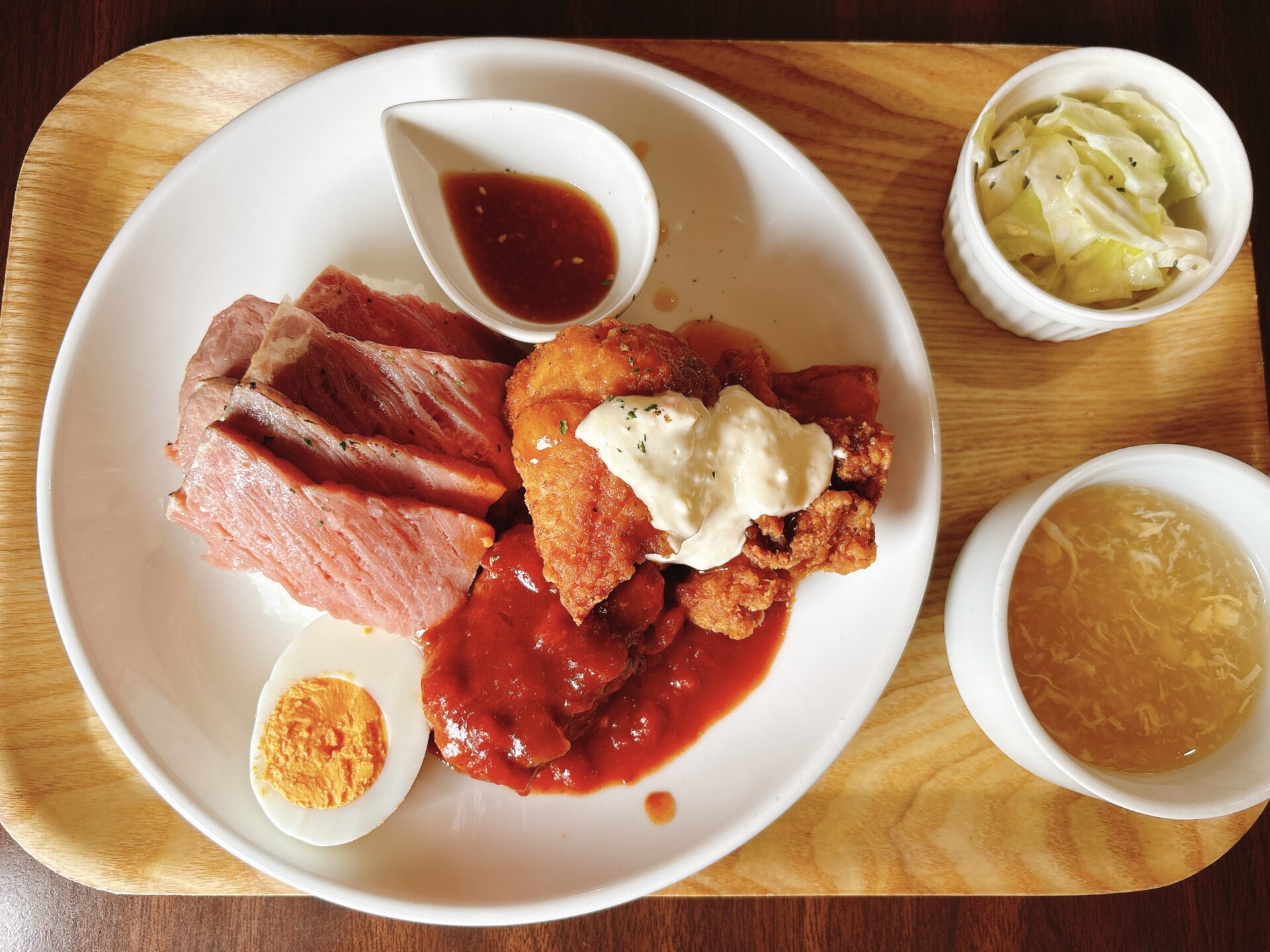 岡山市中区【懐古喫茶桜海（サクラウミ）】ローストビーフとチキン南蛮のセットが味にも量にも満足！