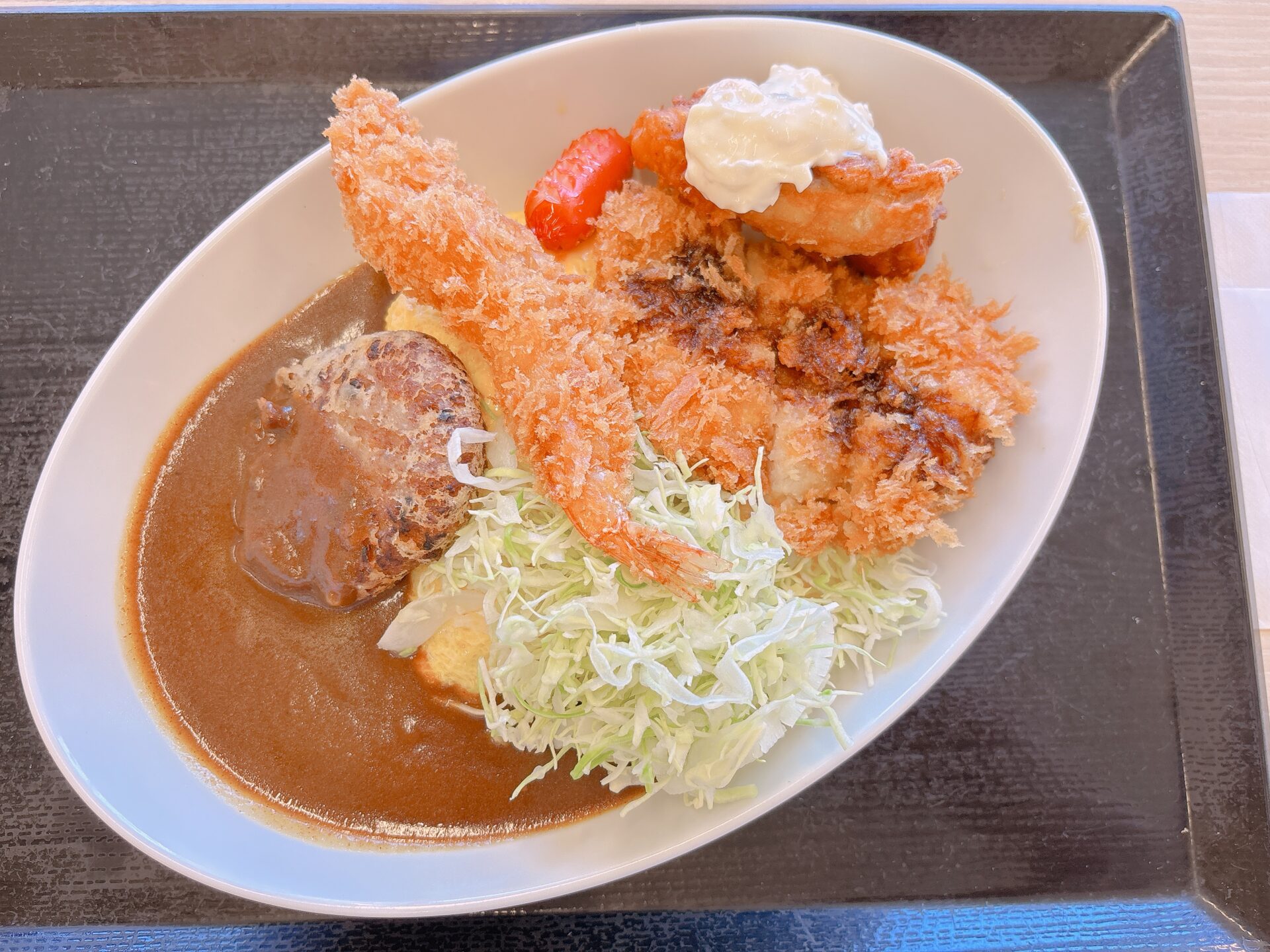 【かつや東岡山店】茶色祭りランチは期間限定の「パワー系オムカレー」！チキンカツに唐揚げにエビフライ！