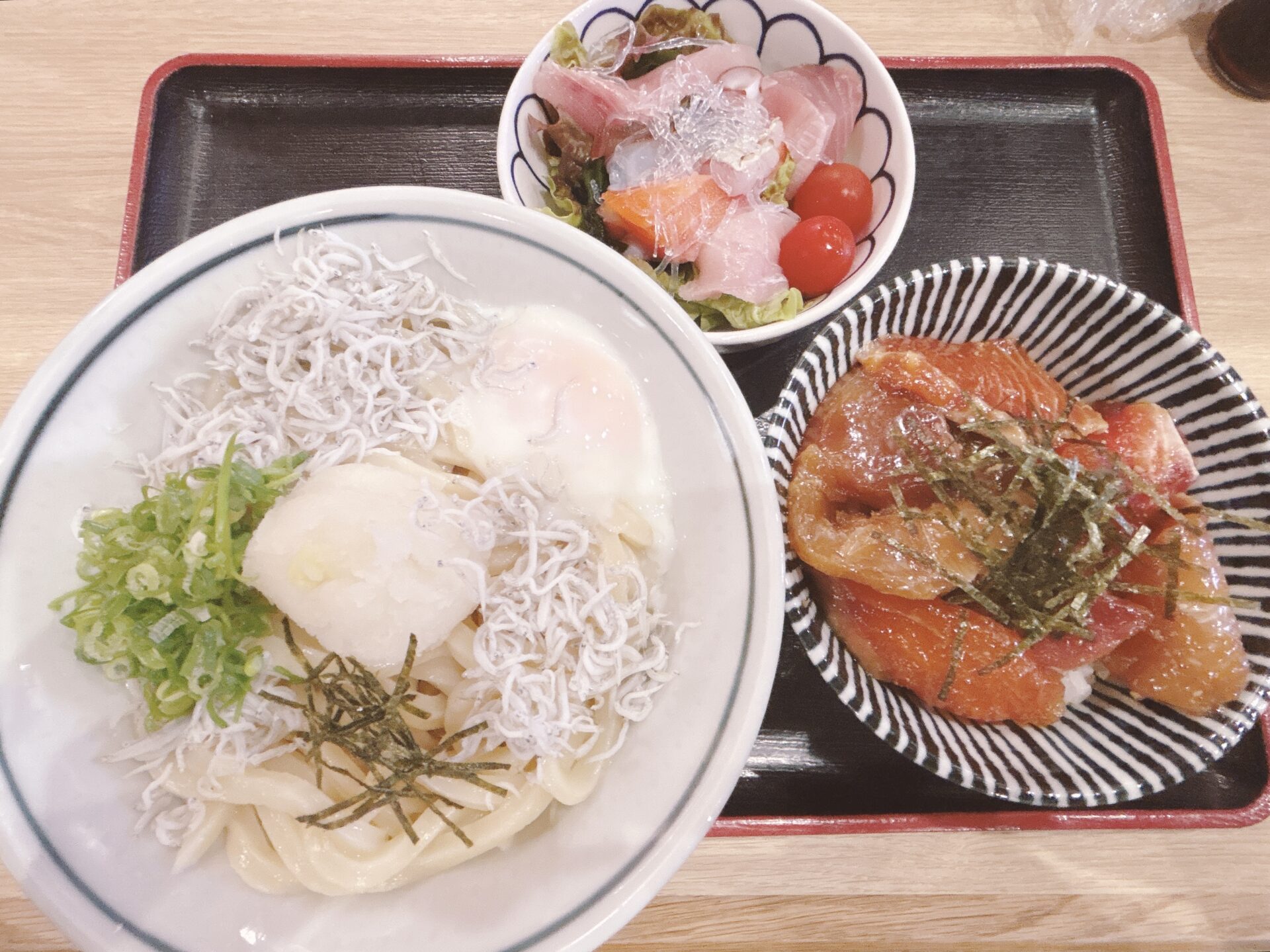 【セルフうどんキンボシ製麺所】ランチは、うどんと海鮮丼！メニューも多く量も選べてオススメ！！