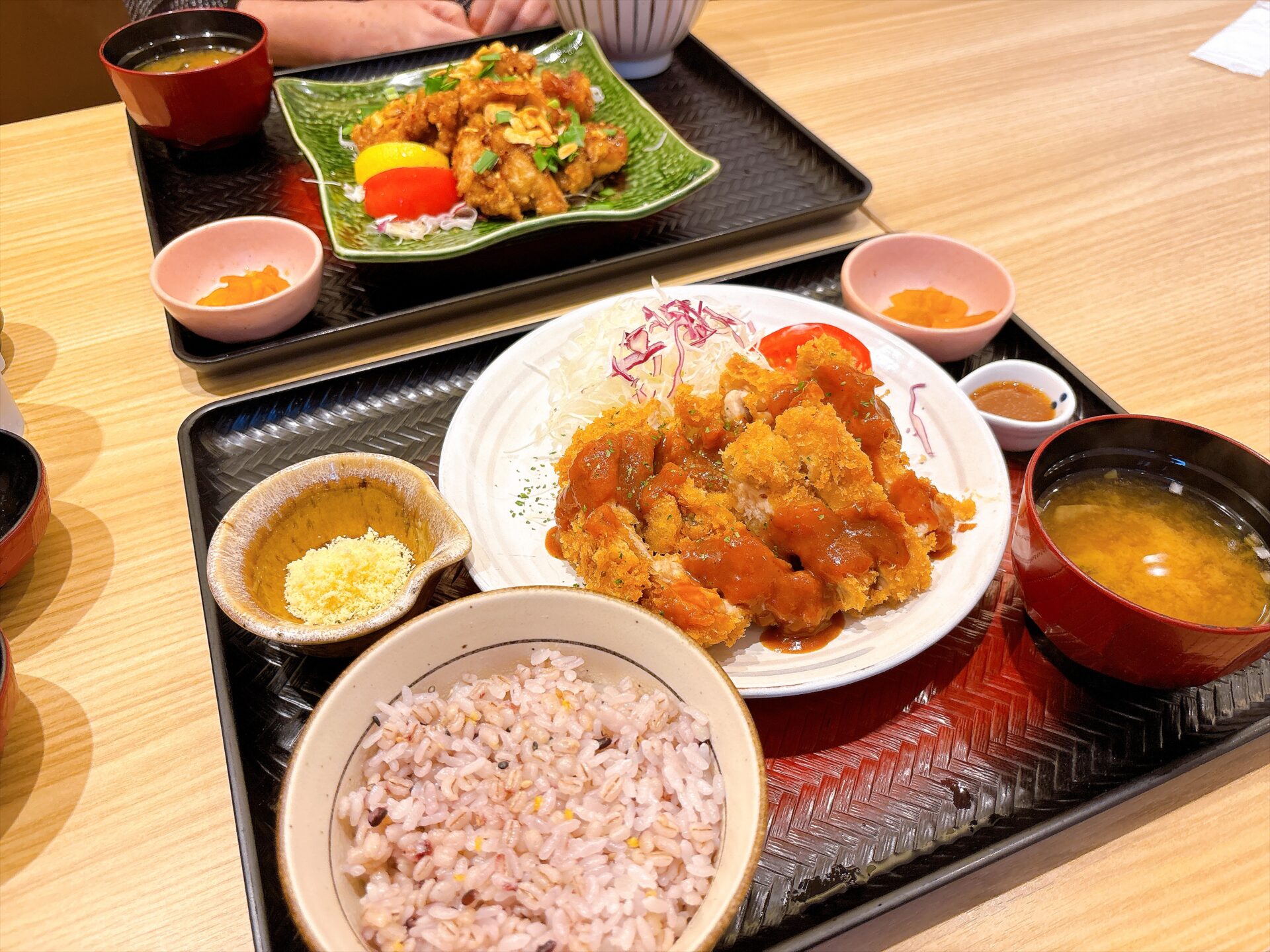 【大戸屋ごはん処 岡山円山店】チキンメニューが大好き!生ニラだれの油淋鶏とデミグラスでおかず増量!